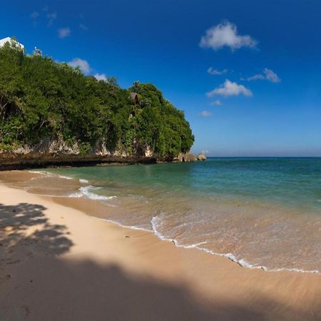Oyo 375 Hotel Bougenville Syariah Padang Kültér fotó