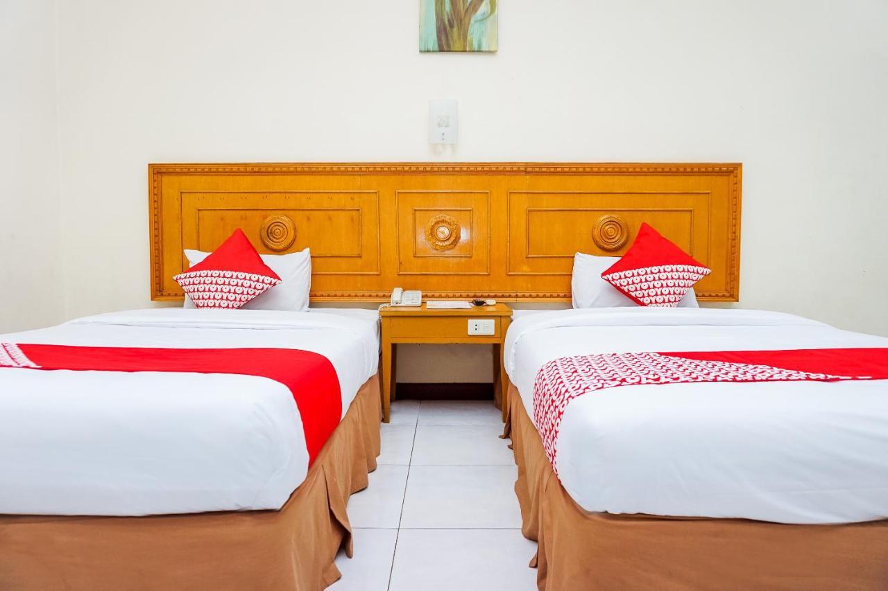 Oyo 375 Hotel Bougenville Syariah Padang Kültér fotó