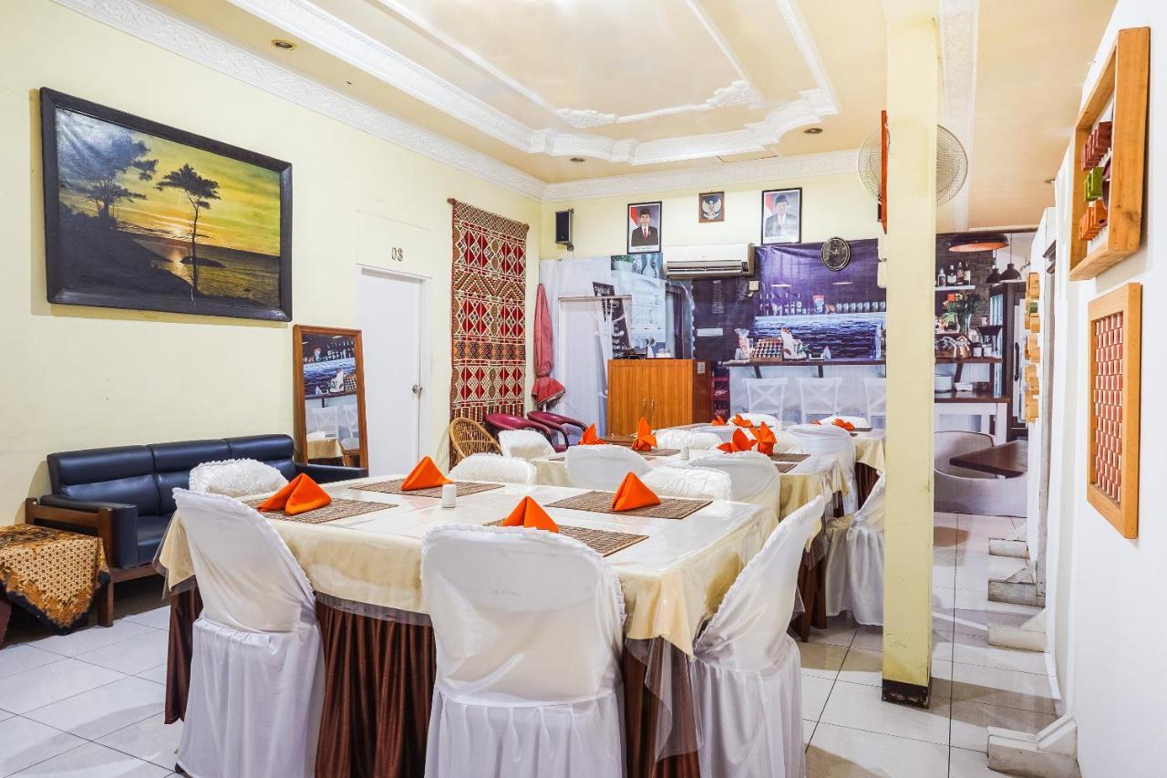 Oyo 375 Hotel Bougenville Syariah Padang Kültér fotó
